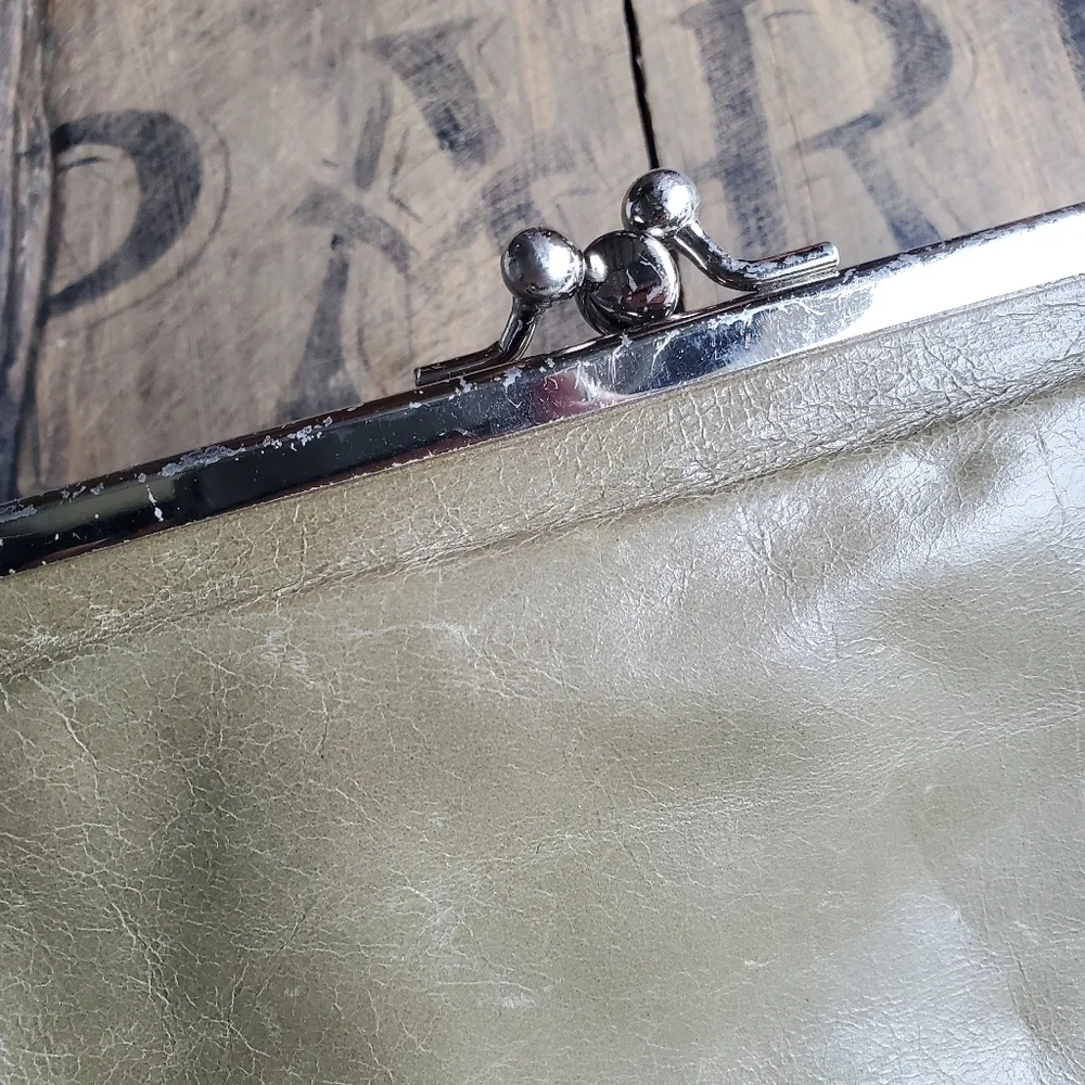 HOBO‎ Vintage Olive Green Distressed Leather Zip Around Kiss Lock Clutch|Wallet